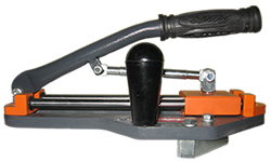 Dispozitiv de debavurat manual cu parghie